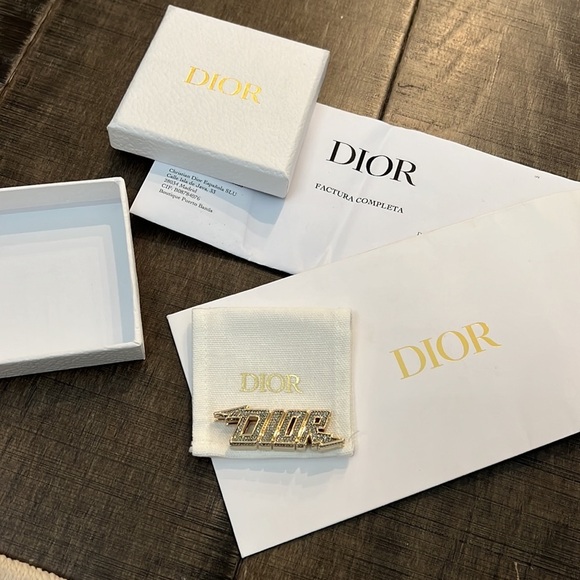 100% AUTHENTIC DIOR EMBELLISHED CHARM . Comes with the box and dust pock… - Picture 16 of 17